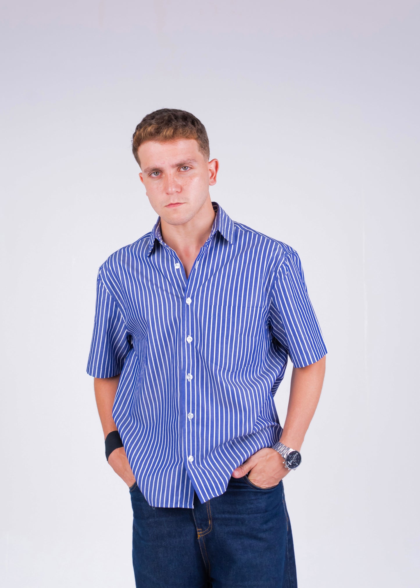 STRIPED SIGNATURE SHIRT IN NAVY